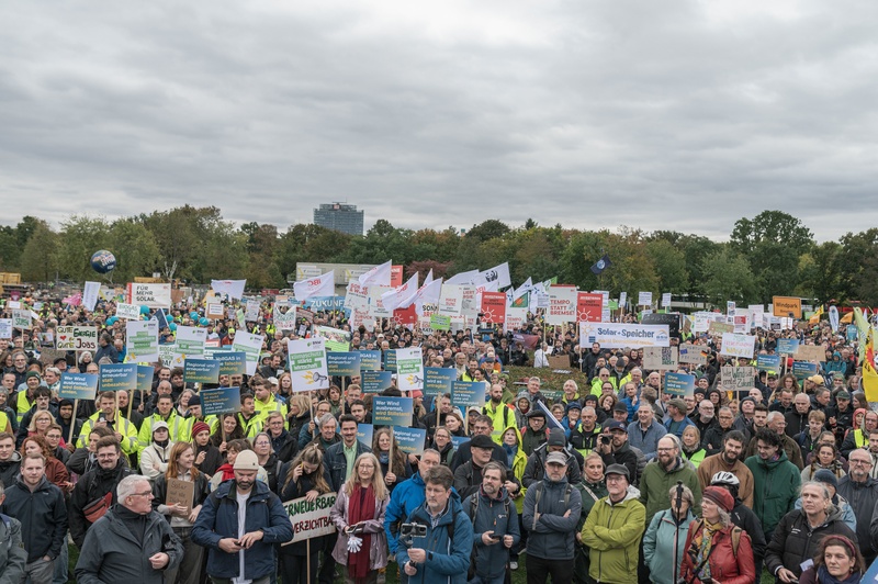 Titelbild zum News-Artikel 8.000 Menschen in Berlin: Starkes Signal für den Ausbau der Erneuerbaren Energien