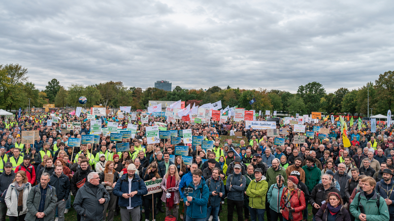Titelbild zum News-Artikel 8.000 Menschen in Berlin: Starkes Signal für den Ausbau der Erneuerbaren Energien